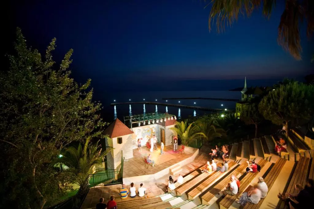 فانتاسیا دلوکس